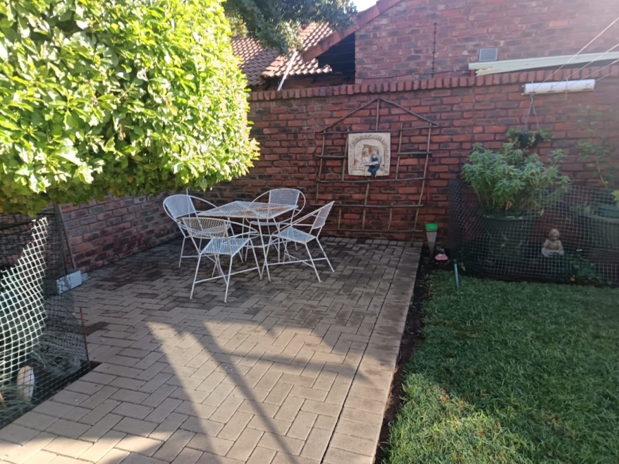 3 Bedroom Property for Sale in Rhodesdene Northern Cape